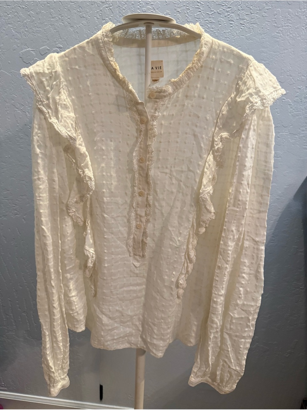 LA VIE Cream Ruffle-Trim Button Front Women's Top size large